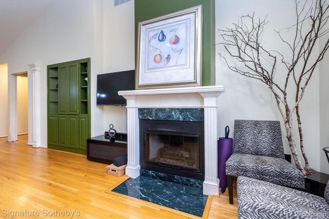 424 Oak Run Court 11, Royal Oak, MI 48073