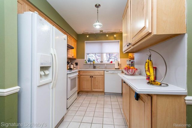 424 Oak Run Court 11, Royal Oak, MI 48073