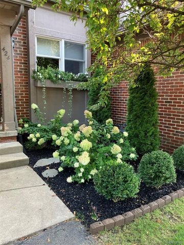 424 Oak Run Court 11, Royal Oak, MI 48073