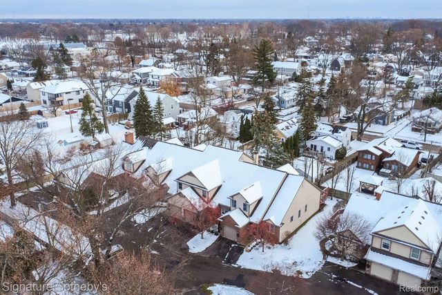 424 Oak Run Court 11, Royal Oak, MI 48073