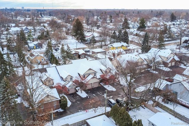 424 Oak Run Court 11, Royal Oak, MI 48073