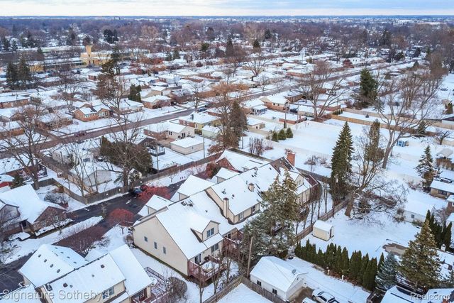 424 Oak Run Court 11, Royal Oak, MI 48073