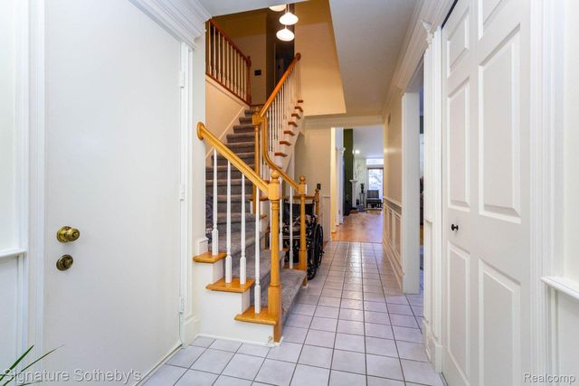 424 Oak Run Court 11, Royal Oak, MI 48073