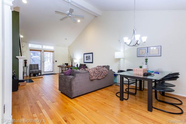 424 Oak Run Court 11, Royal Oak, MI 48073