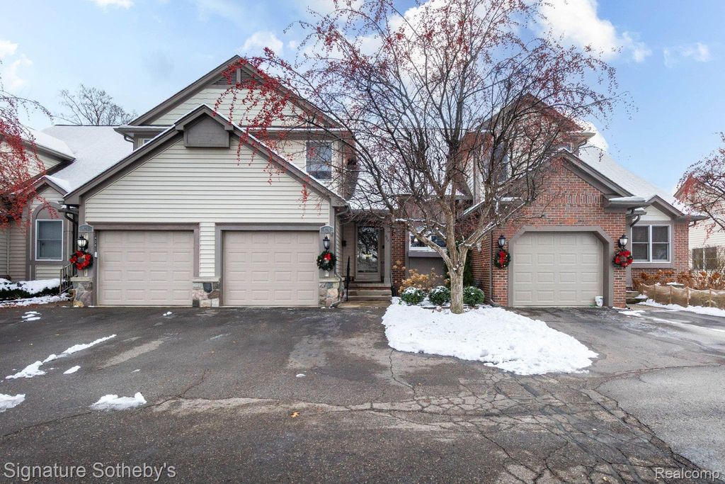 424 Oak Run Court 11, Royal Oak, MI 48073