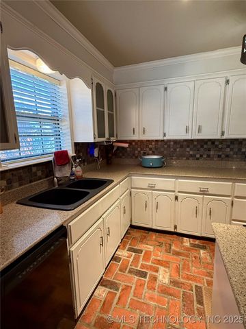 207 Valhalla Drive, Muskogee, OK 74403