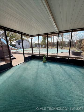 207 Valhalla Drive, Muskogee, OK 74403