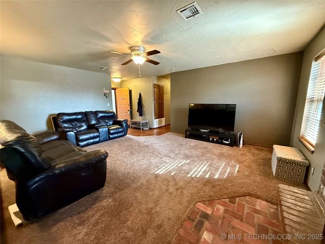 207 Valhalla Drive, Muskogee, OK 74403