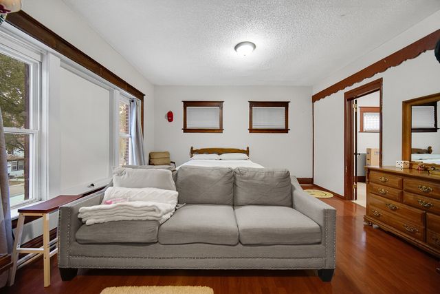 511 E 3rd Avenue, Joliet, IL 60433