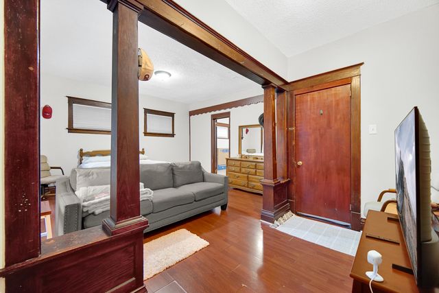 511 E 3rd Avenue, Joliet, IL 60433