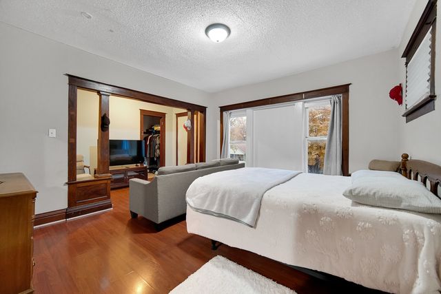 511 E 3rd Avenue, Joliet, IL 60433