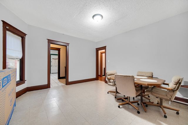 511 E 3rd Avenue, Joliet, IL 60433