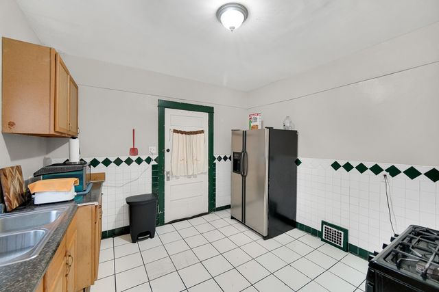 511 E 3rd Avenue, Joliet, IL 60433