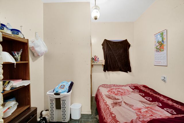 511 E 3rd Avenue, Joliet, IL 60433