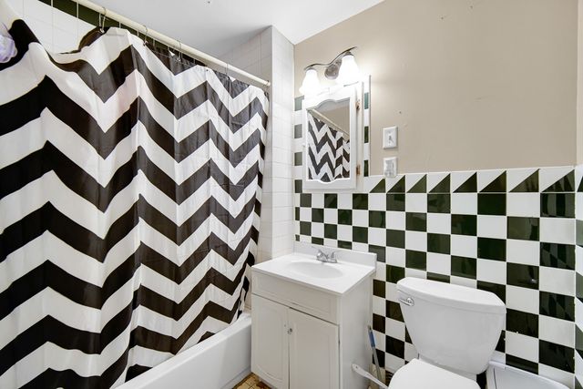 511 E 3rd Avenue, Joliet, IL 60433