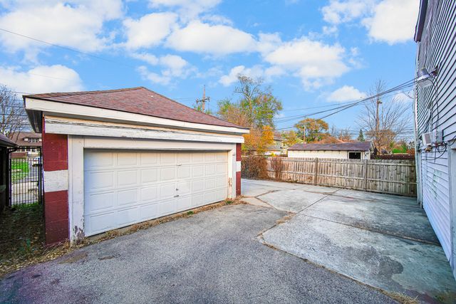 511 E 3rd Avenue, Joliet, IL 60433