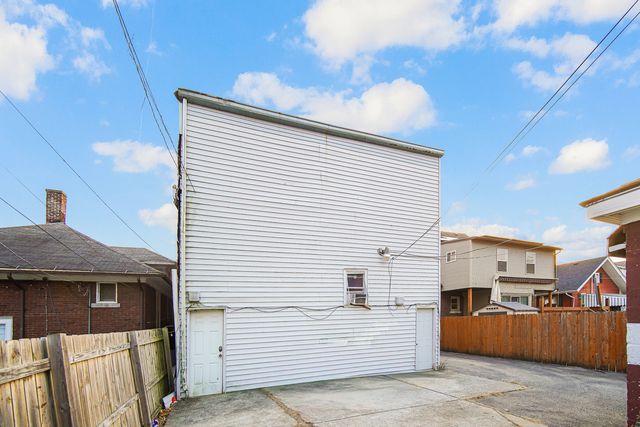 511 E 3rd Avenue, Joliet, IL 60433