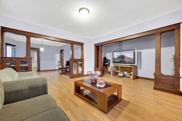 511 E 3rd Avenue, Joliet, IL 60433