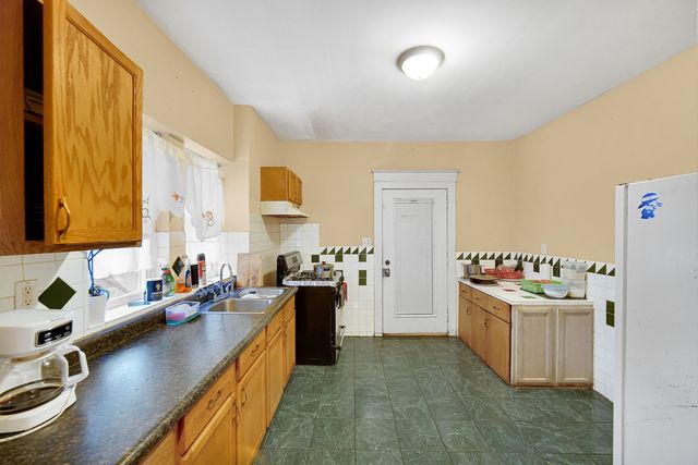 511 E 3rd Avenue, Joliet, IL 60433