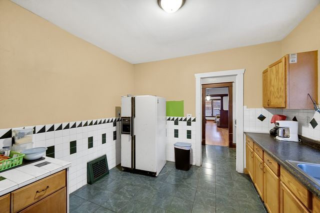 511 E 3rd Avenue, Joliet, IL 60433