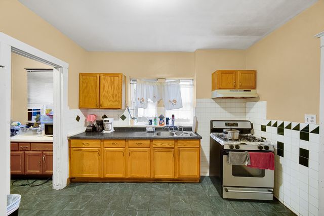 511 E 3rd Avenue, Joliet, IL 60433