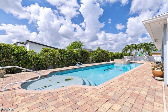 1620 NW 12th ST, Cape Coral, FL 33993