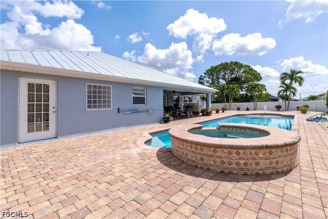 1620 NW 12th ST, Cape Coral, FL 33993