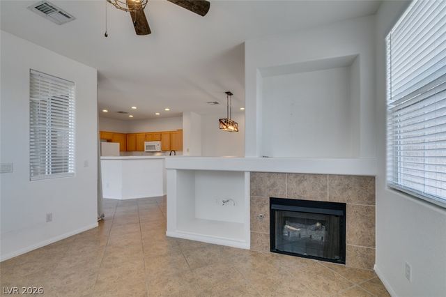 10200 Deerfield Beach Avenue 203, Las Vegas, NV 89129