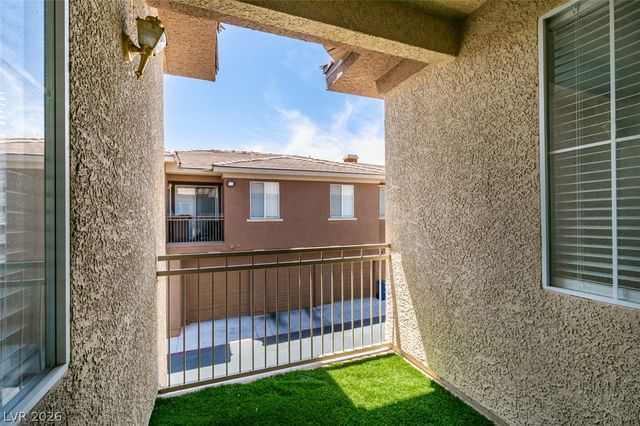 10200 Deerfield Beach Avenue 203, Las Vegas, NV 89129
