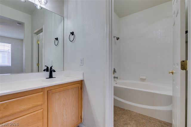 10200 Deerfield Beach Avenue 203, Las Vegas, NV 89129
