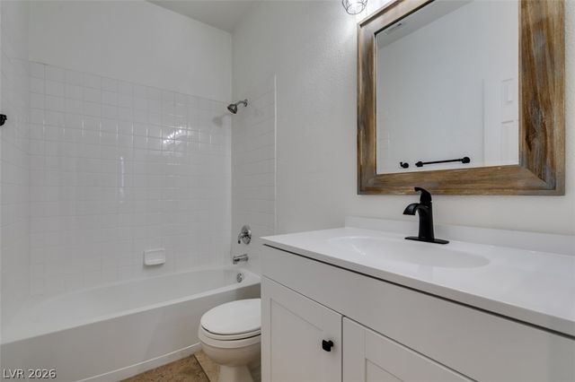 10200 Deerfield Beach Avenue 203, Las Vegas, NV 89129
