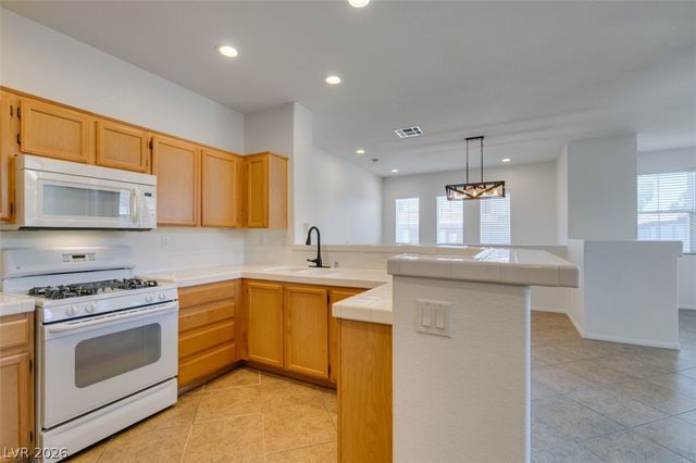 10200 Deerfield Beach Avenue 203, Las Vegas, NV 89129
