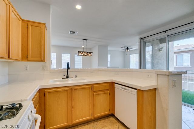 10200 Deerfield Beach Avenue 203, Las Vegas, NV 89129