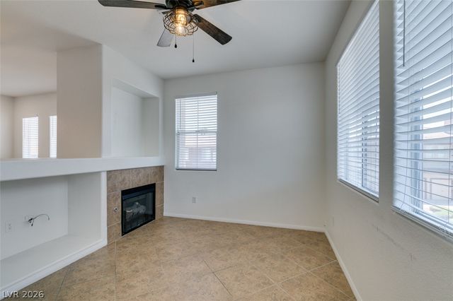 10200 Deerfield Beach Avenue 203, Las Vegas, NV 89129
