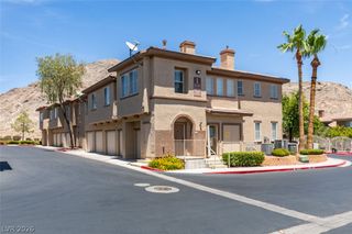10200 Deerfield Beach Avenue 203, Las Vegas, NV 89129