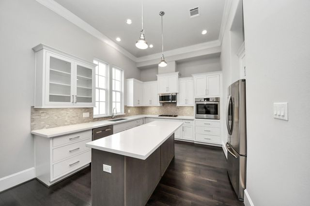 2004 Lou Ellen Lane C, Houston, TX 77018