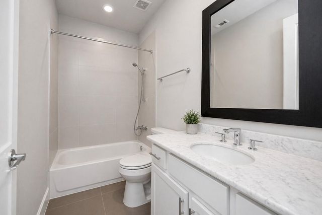 2004 Lou Ellen Lane C, Houston, TX 77018