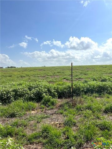 405 ENGELKE RD, Kingsbury, TX 78648