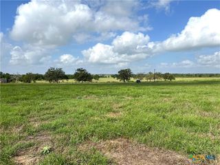 405 ENGELKE RD, Kingsbury, TX 78648
