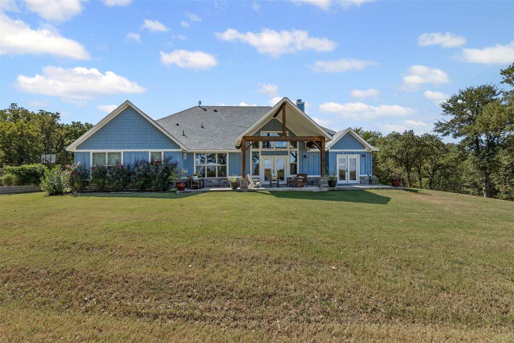 310 Oak Creek Court, Springtown, TX 76082