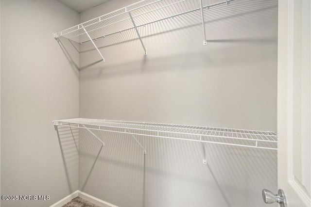 160 Meadowgate Drive, Walbridge, OH 43465