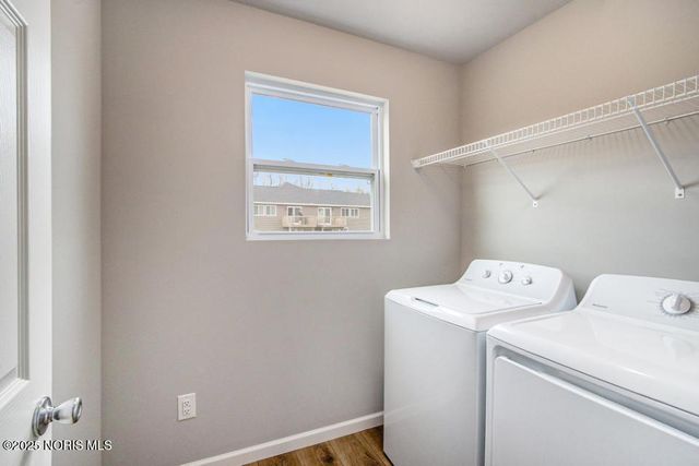 160 Meadowgate Drive, Walbridge, OH 43465