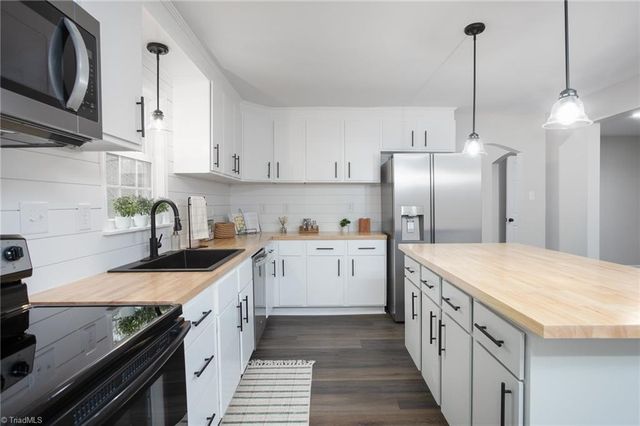 1528 Idlewild Avenue, Burlington, NC 27217