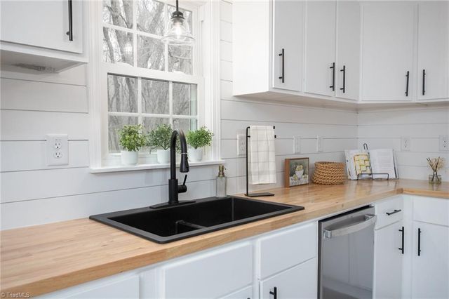 1528 Idlewild Avenue, Burlington, NC 27217