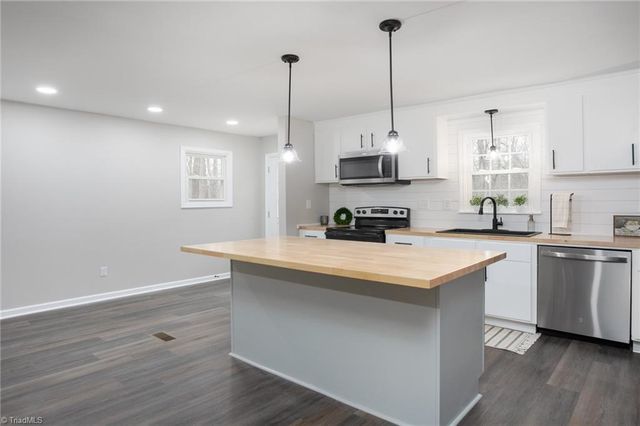 1528 Idlewild Avenue, Burlington, NC 27217