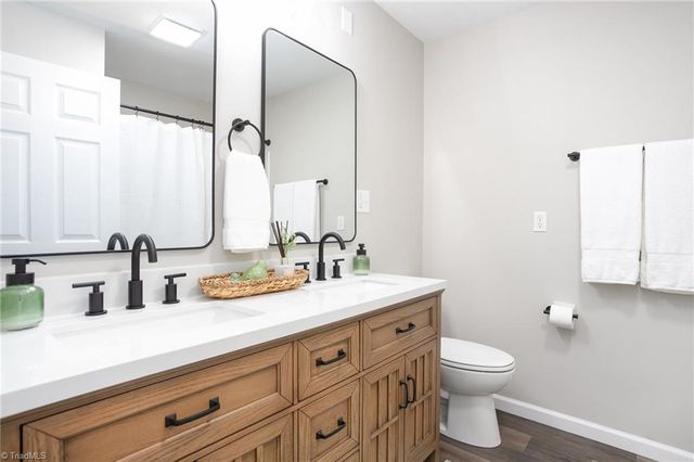 1528 Idlewild Avenue, Burlington, NC 27217