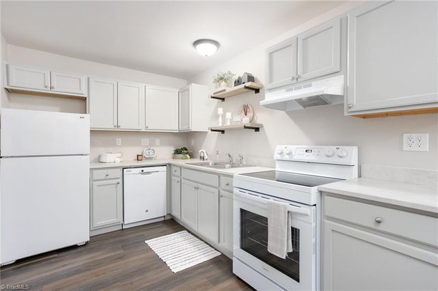 1528 Idlewild Avenue, Burlington, NC 27217