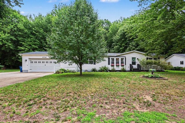 67749 Ridgewood Drive, South Haven, MI 49090