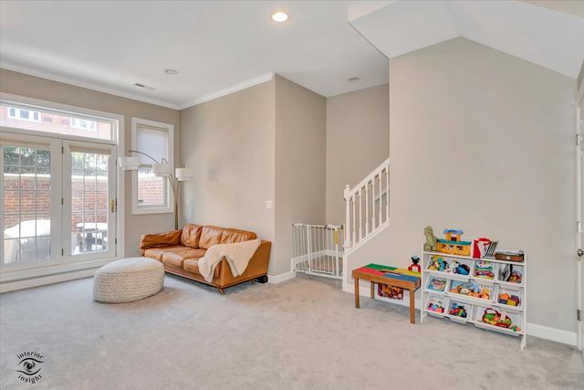 3640 N Damen Avenue 1, Chicago, IL 60618