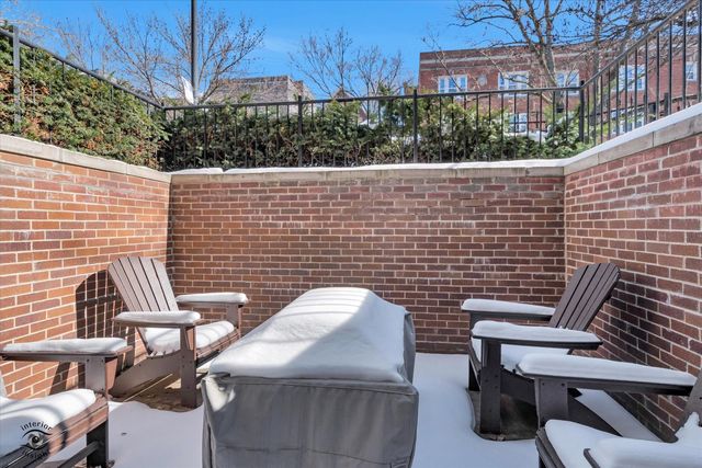 3640 N Damen Avenue 1, Chicago, IL 60618